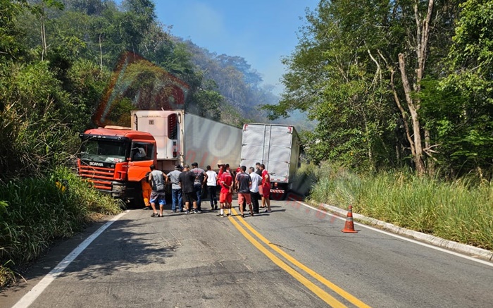 Ônibus que levava time da Série D tomba na estrada a caminho de jogo;  Ninguém se feriu, brasileirão série d