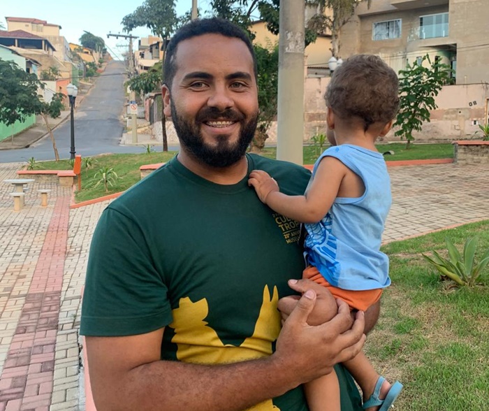 O atributo alt desta imagem está vazio. O nome do arquivo é Lucas-Carvalho-Praca-Irma-Maria-Clara.jpeg